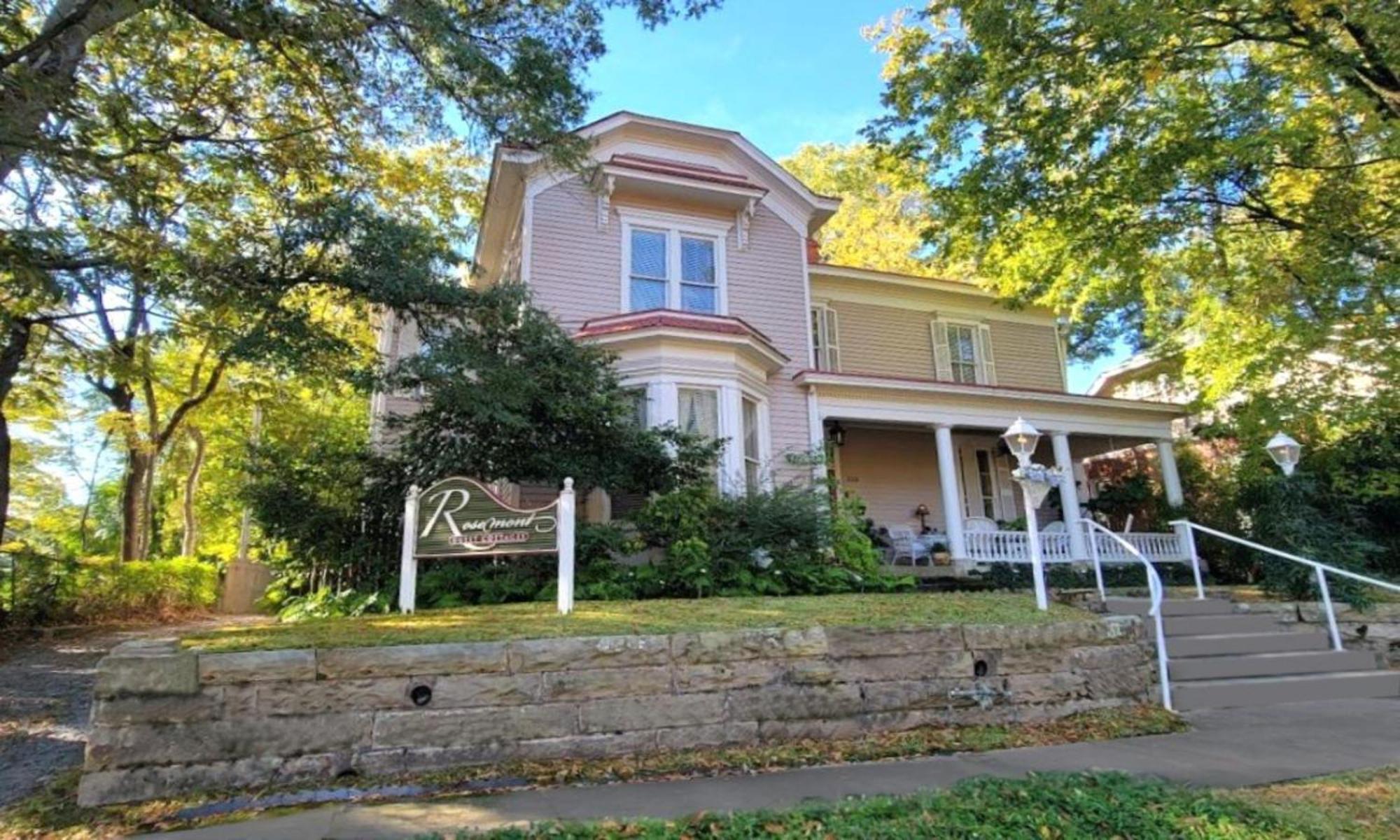 Rosemont Bed & Breakfast 3*